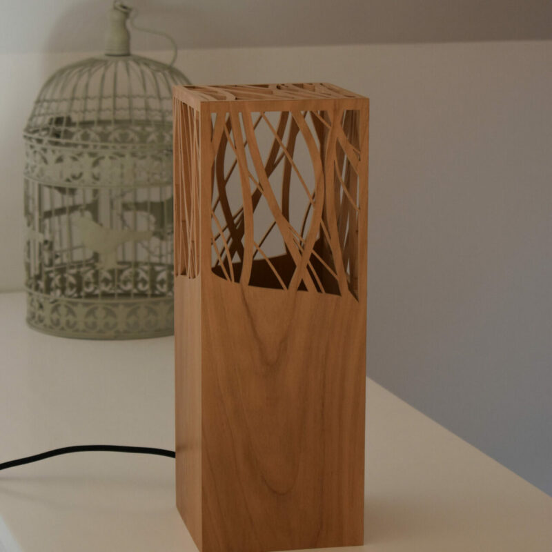 Lampe à poser design en bois de merisier - Fab-Fabrik