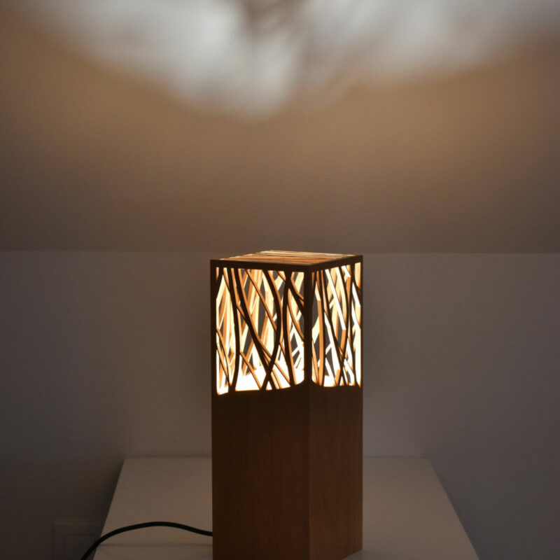 Lampe à poser design en bois de merisier - Fab-Fabrik