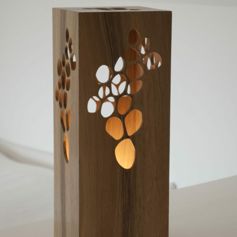 Lampe à poser design en bois de noyer - Fab-Fabrik
